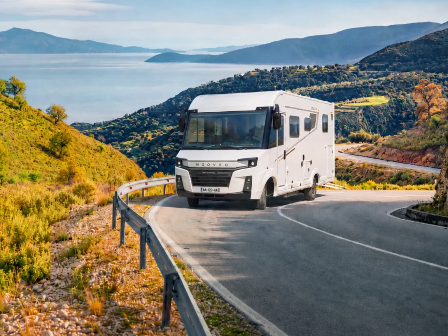 Mooveo Integriertes Wohnmobil Élysée Line – Außenansicht mit durchgängigem Fahrerhaus, Saison 2027