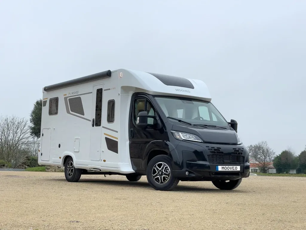 Mooveo Élysée Line Teilintegriertes Wohnmobil Saison 2027 – Hero-Motiv CarWo Dresden